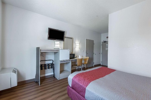 Motel 6-Junction City, KS image 21